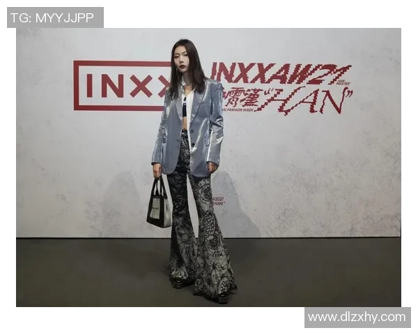 足球明星女友穿搭秘籍 打造时尚与运动感兼备的完美造型